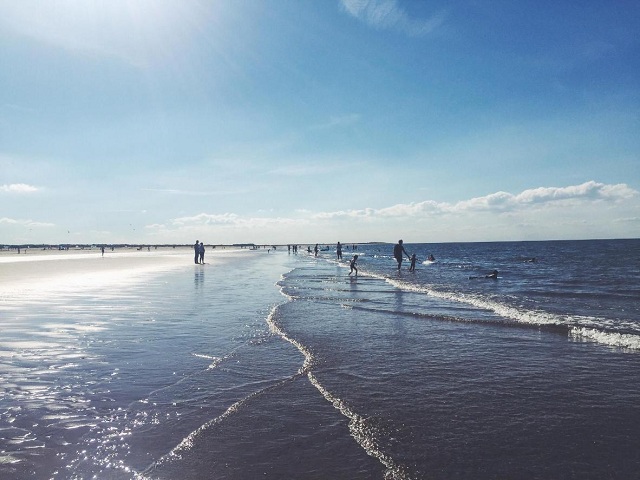 Mơ thấy mình lội biển