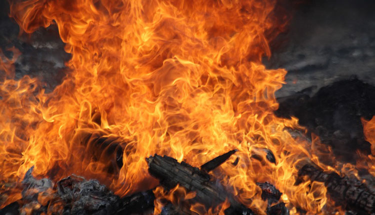 Nằm mơ thấy xác chết cháy