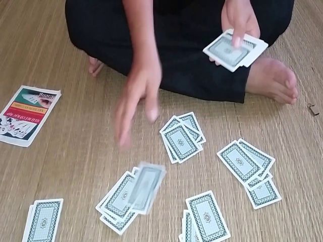 Phân phát thẻ là một phương pháp lừa bịp thường được sử dụng