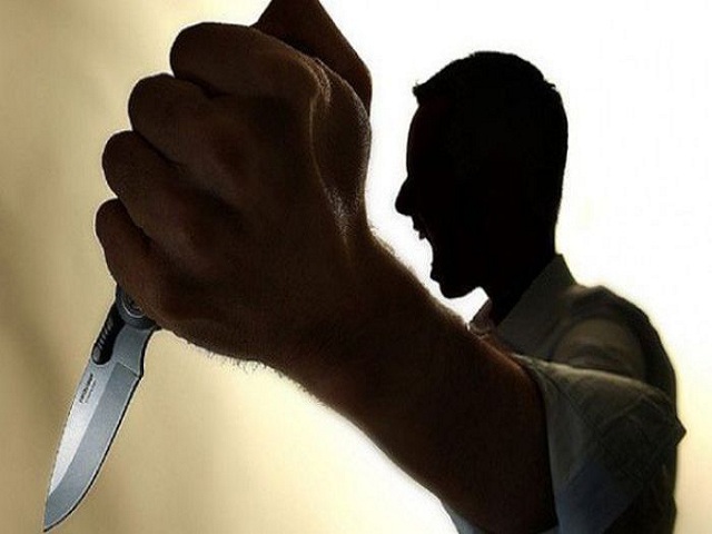 Nằm mơ thấy dùng dao đâm nhau