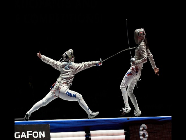 Nằm mơ thấy chị em mình đánh nhau.