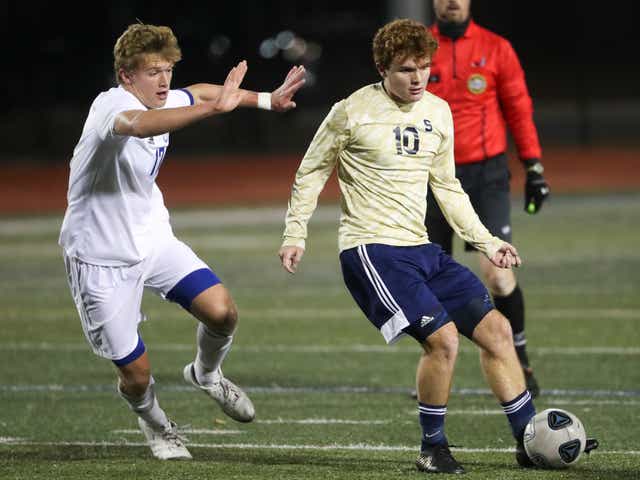 Mơ thấy người khác chơi bóng