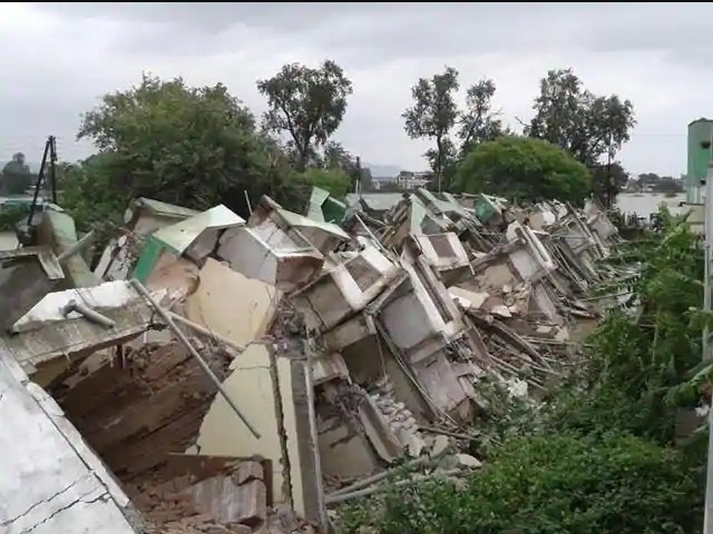 Mơ thấy nhà sập