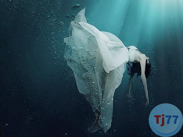 giấc mơ rơi xuống sông