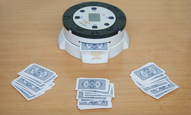 Tết trở lại mạnh mẽ, bỏ ra 6 triệu đồng mua chiếc máy đánh bài này để đánh bài cho năng suất - Ảnh 2.