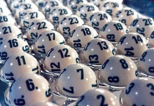 Tạo mảng 5 chữ số quanh năm